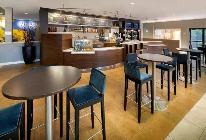 호텔 Courtyard Cleveland Beachwood