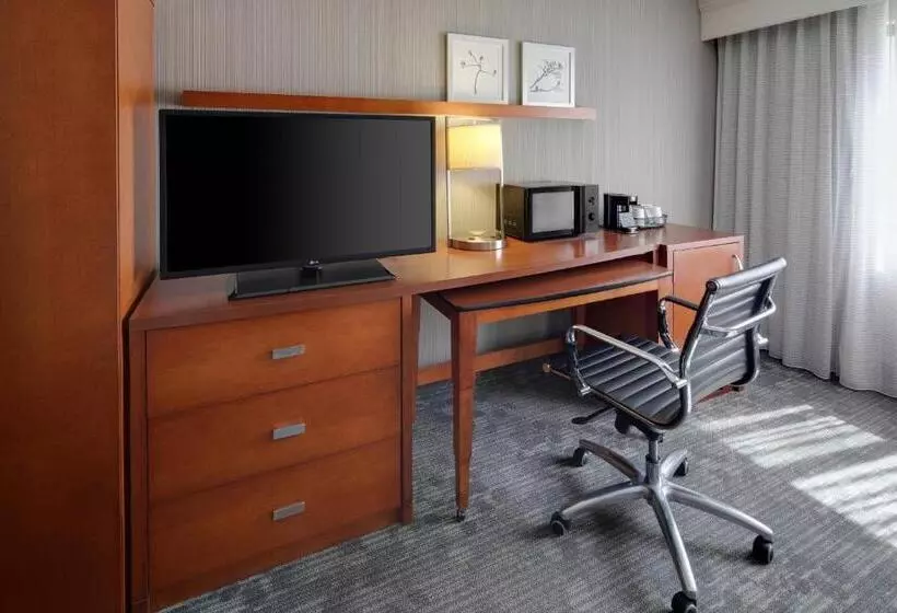 호텔 Courtyard Cleveland Beachwood