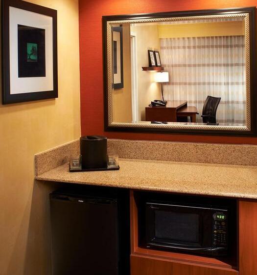 Hotel Courtyard Des Moines West/clive