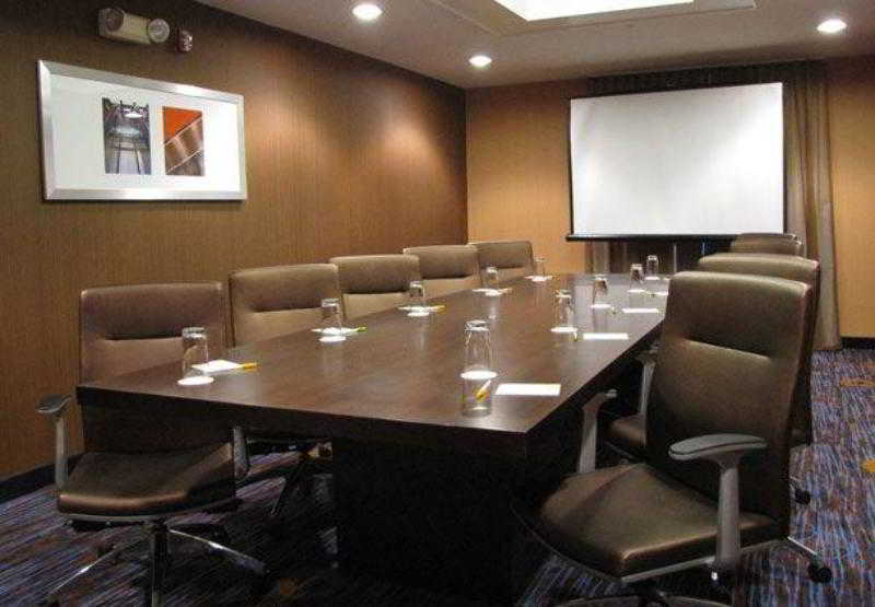 בית מלון כפרי Courtyard By Marriott Frederick