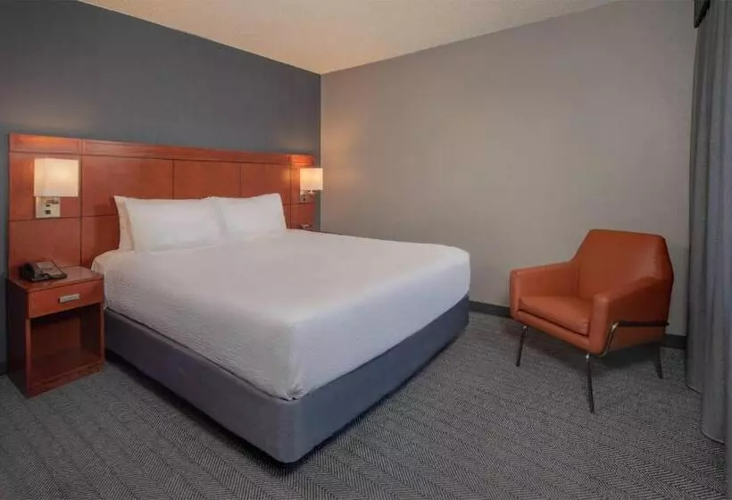 호텔 Courtyard By Marriott Frederick