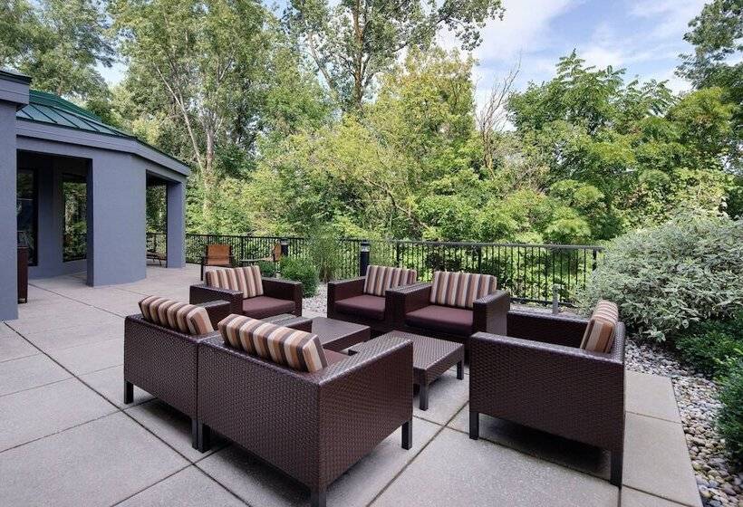 فندق Courtyard Grand Rapids Airport