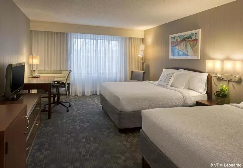 Отель Courtyard Grand Rapids Airport