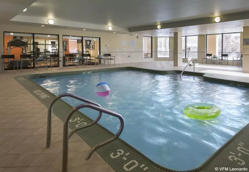 Отель Courtyard Grand Rapids Airport