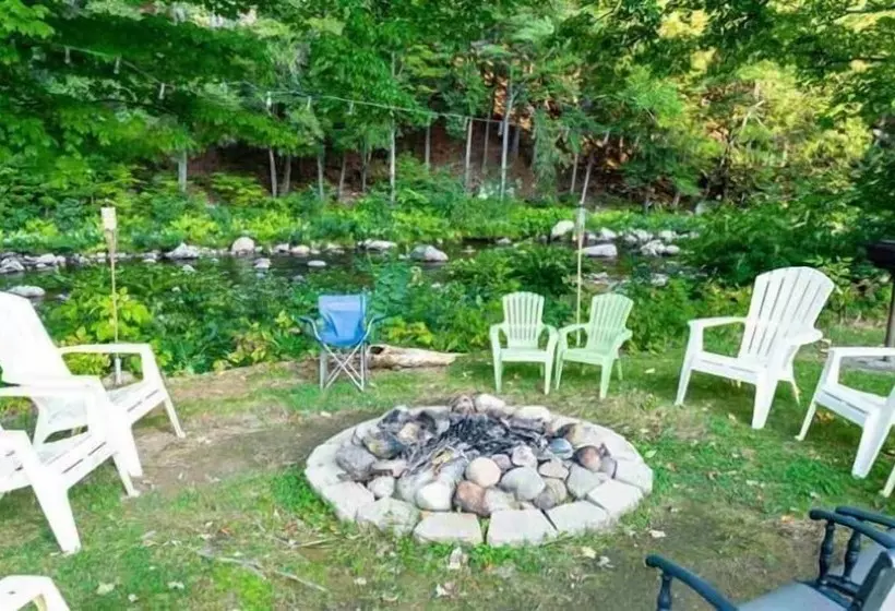 호텔 Covered Bridge Riverview Lodge