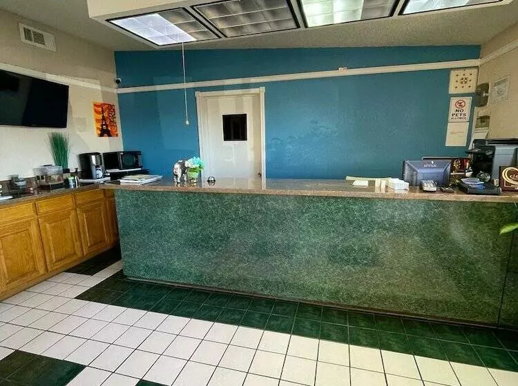 Отель Delux Inn Cleburne