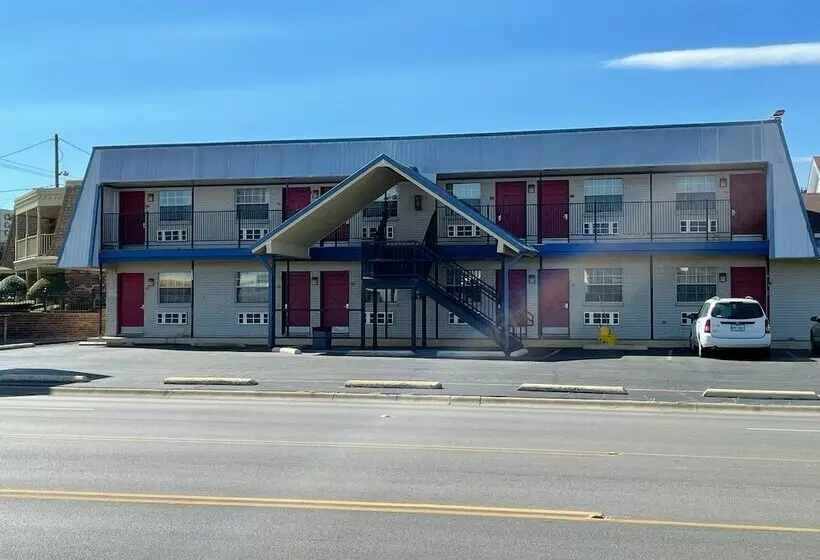 Отель Delux Inn Cleburne