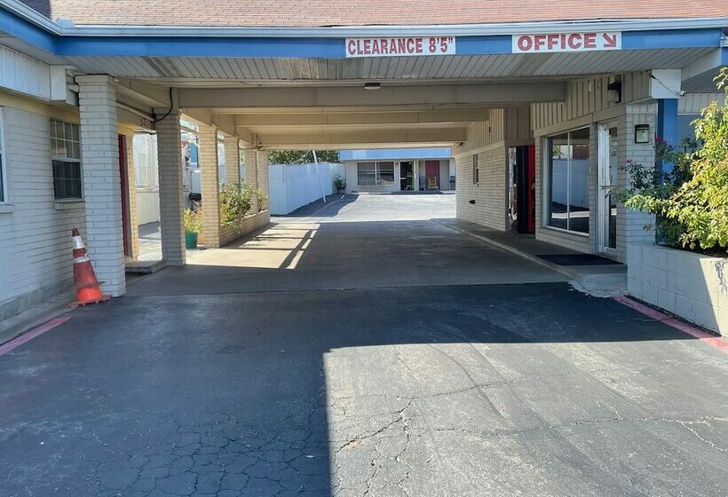 Otel Delux Inn Cleburne