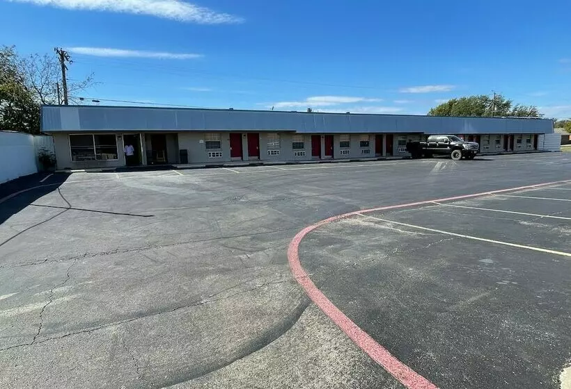 Отель Delux Inn Cleburne