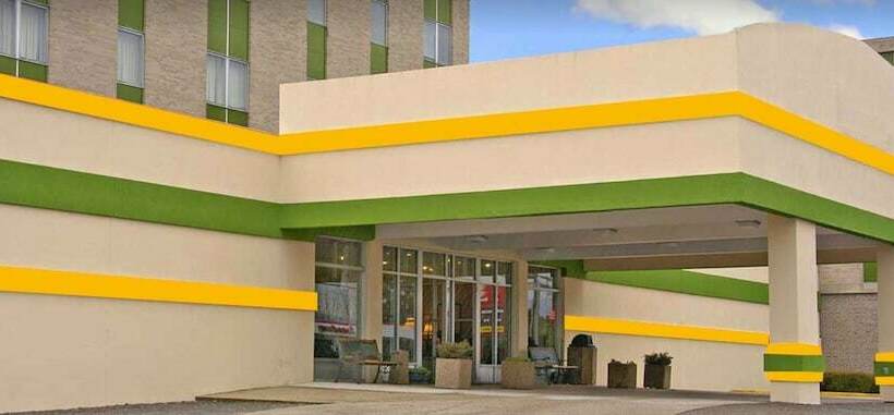 هتل Elkins Inn And Suites