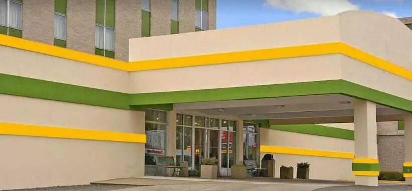 호텔 Elkins Inn And Suites