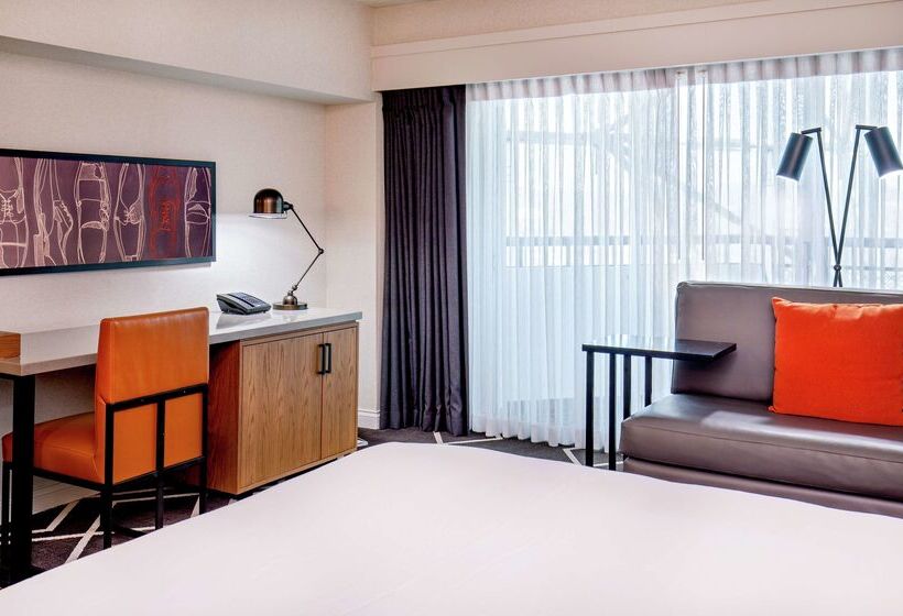 בית מלון כפרי Hilton Boston/ Woburn