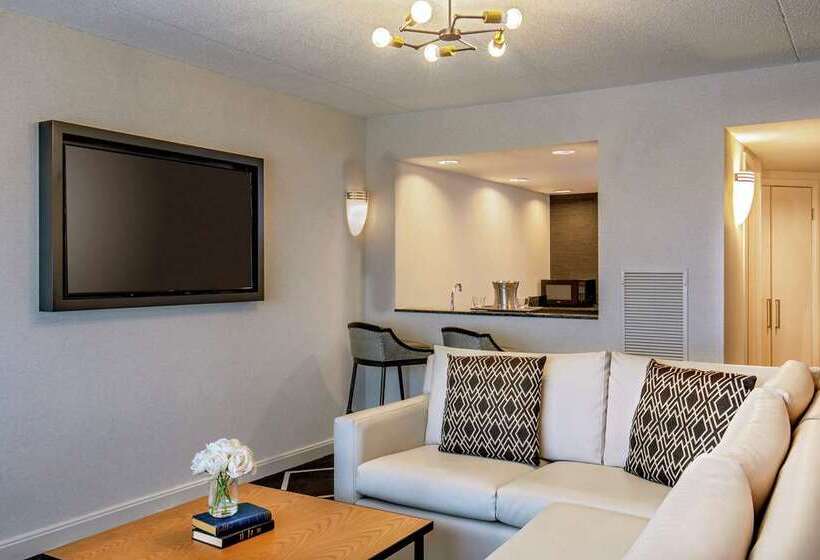 בית מלון כפרי Hilton Boston/ Woburn