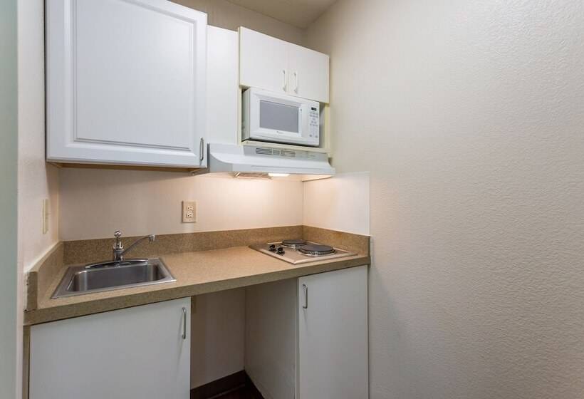 ホテル Hometowne Studios Nashville  Airport/ Briley Pkwy