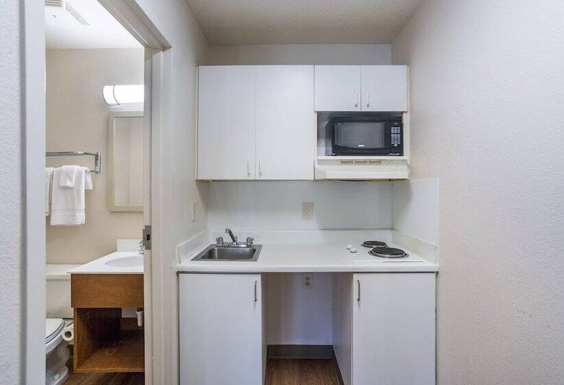 ホテル Hometowne Studios Nashville  Airport/ Briley Pkwy