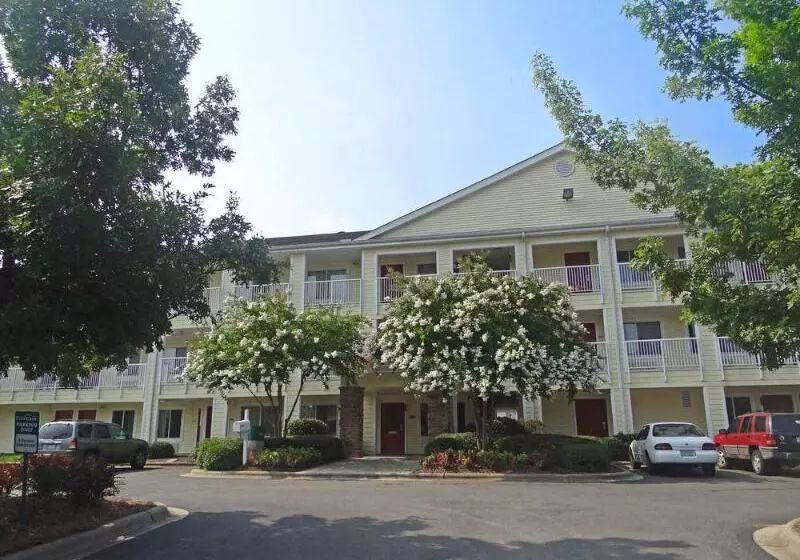 Hotelli Hometowne Studios By Red Roof Raleigh – Durham