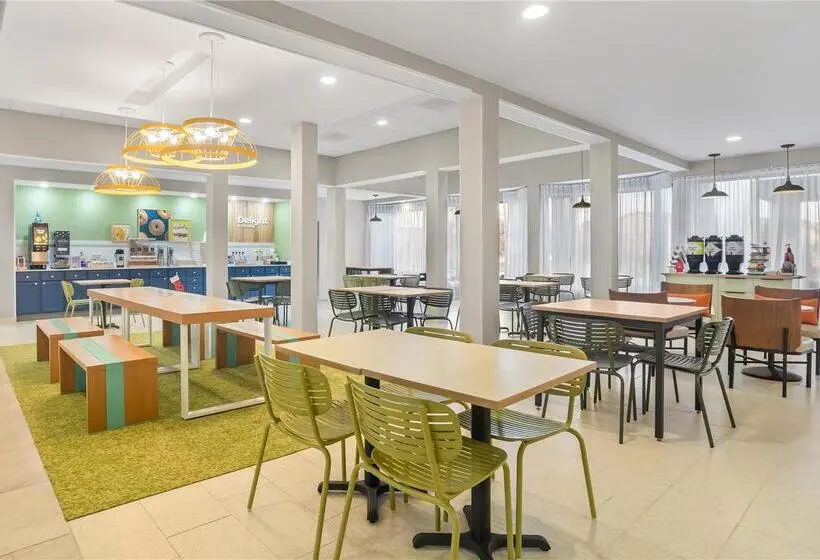 ホテル Iowa Inn Bettendorf Quad Cities