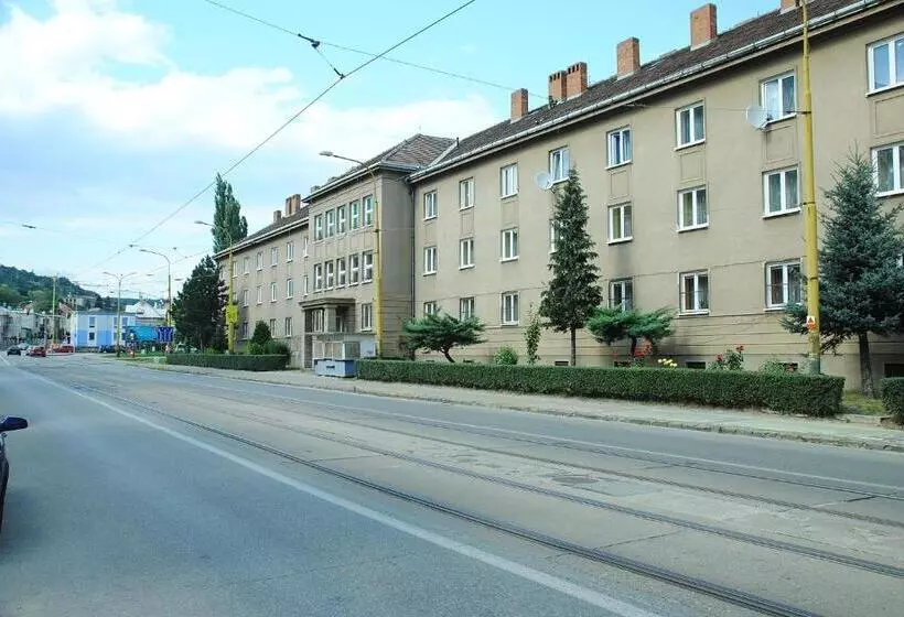 هاستل šd Němcovej 1
