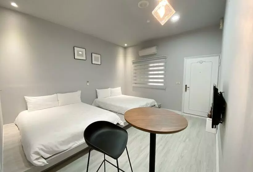 مسافرخانه Tourist Home B&b