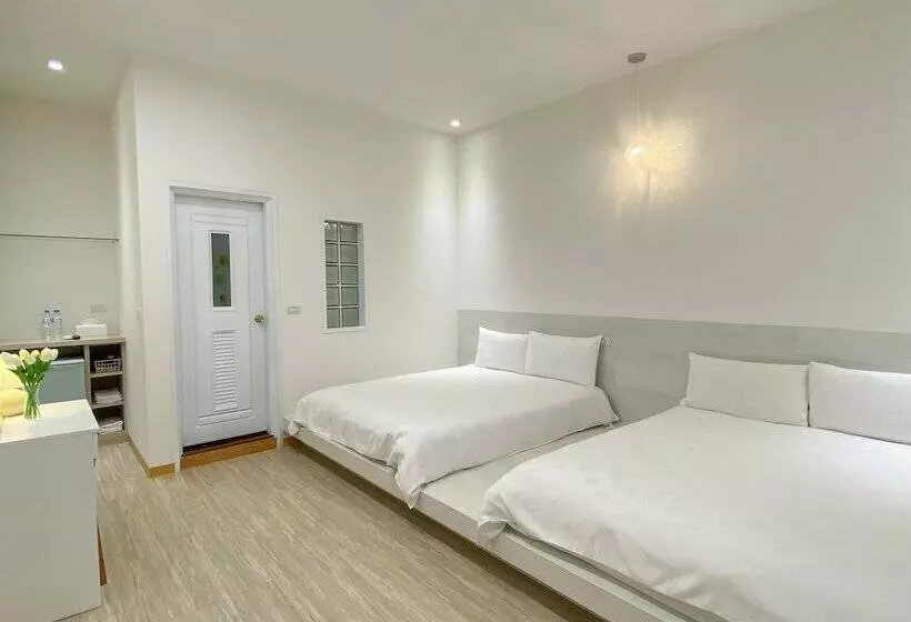 مسافرخانه Tourist Home B&b