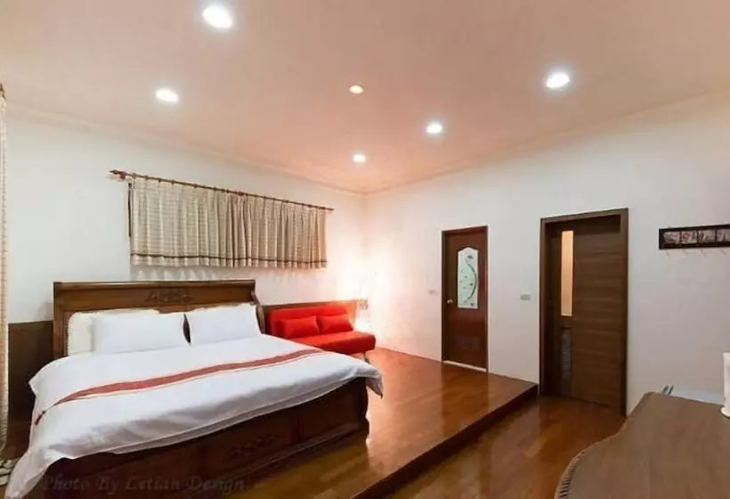 مسافرخانه Tourist Home B&b