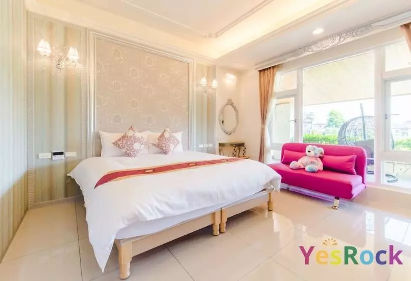 مسافرخانه Tourist Home B&b