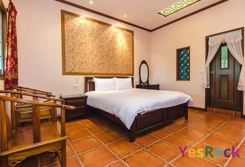 مسافرخانه Tourist Home B&b