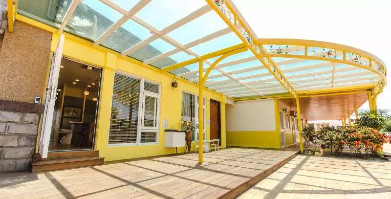 مسافرخانه Tourist Home B&b