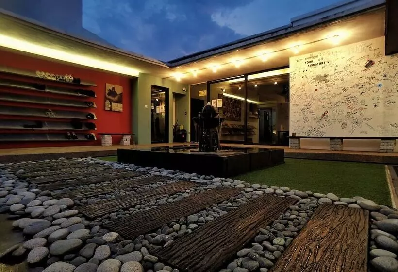 Hotelli Beds In Garden Hostel Sdn Bhd