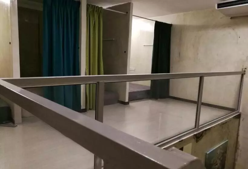 Hotelli Beds In Garden Hostel Sdn Bhd
