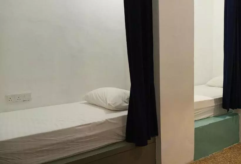 Hotelli Beds In Garden Hostel Sdn Bhd