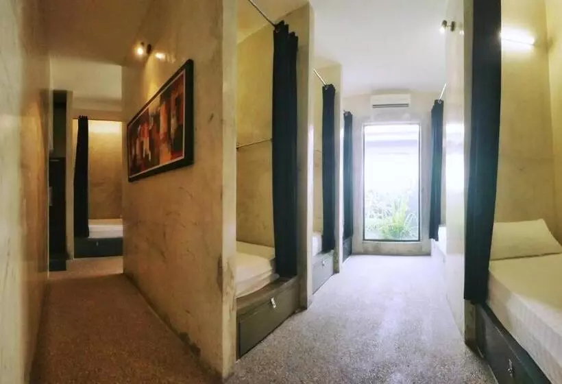 Hotelli Beds In Garden Hostel Sdn Bhd