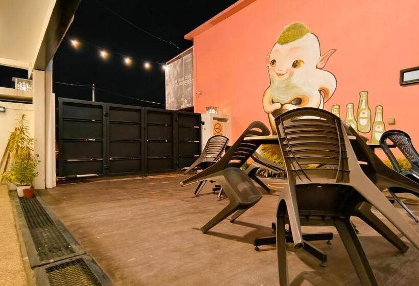 בית מלון כפרי Beds In Garden Hostel Sdn Bhd