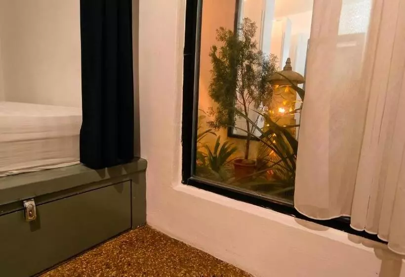 Hotelli Beds In Garden Hostel Sdn Bhd