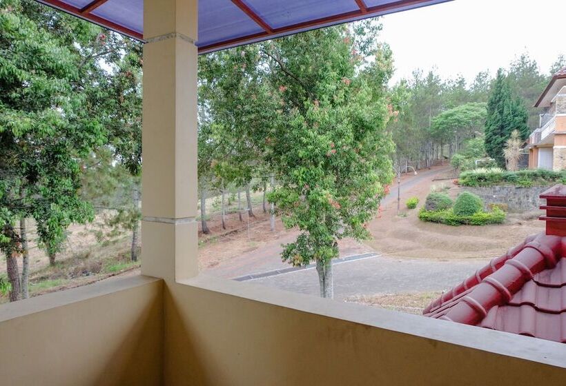 Отель Spot On 1767 Villa Anggur Panderman