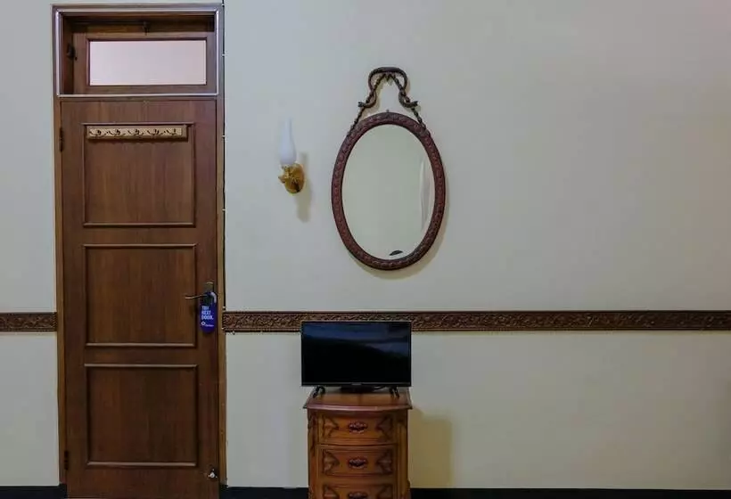 هتل Spot On 1767 Villa Anggur Panderman