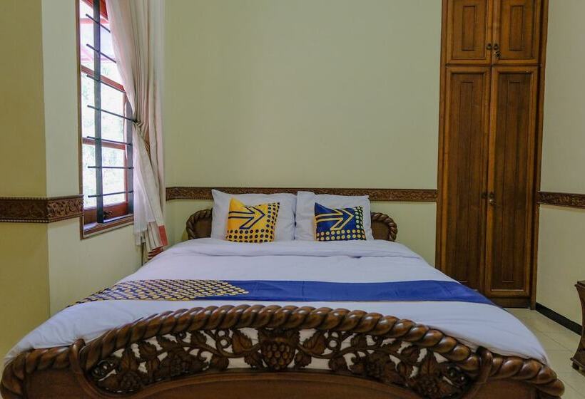 Отель Spot On 1767 Villa Anggur Panderman