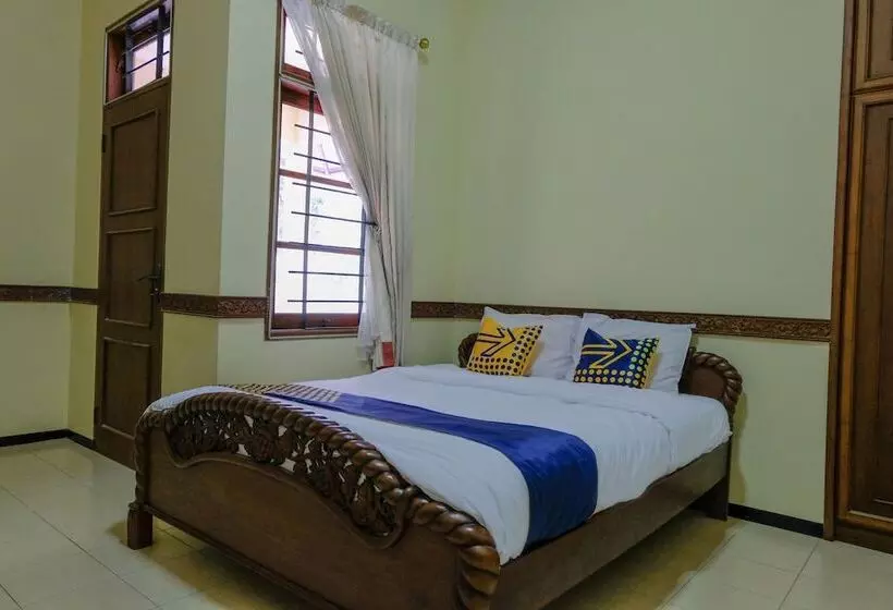 هتل Spot On 1767 Villa Anggur Panderman