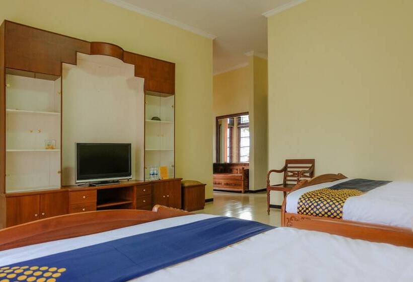 Отель Spot On 1767 Villa Anggur Panderman