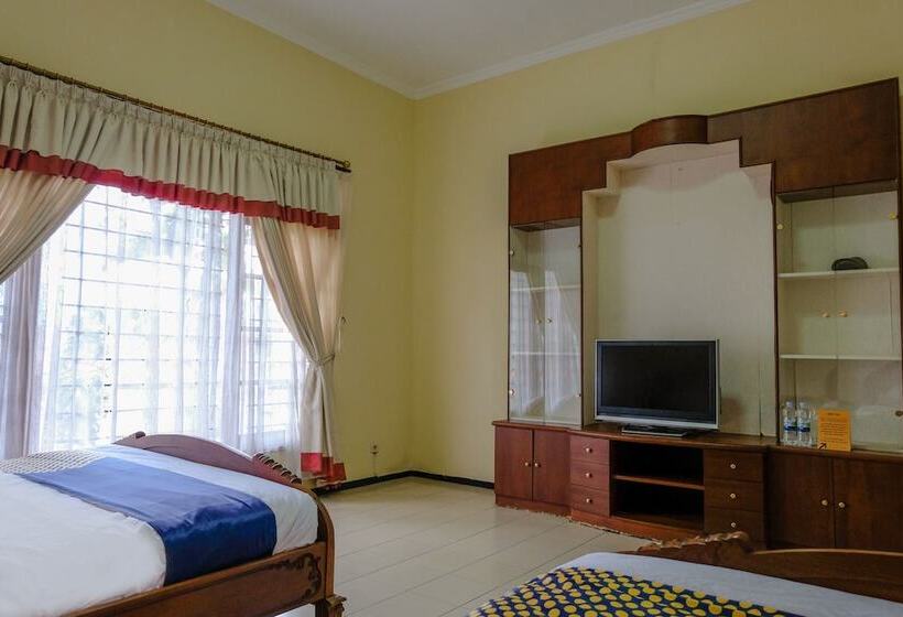 Отель Spot On 1767 Villa Anggur Panderman