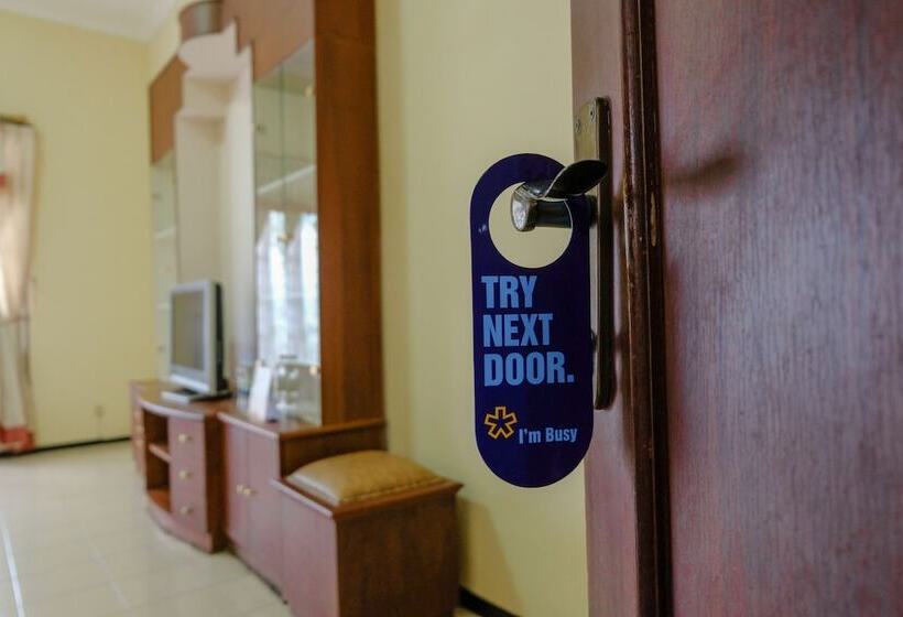 Отель Spot On 1767 Villa Anggur Panderman