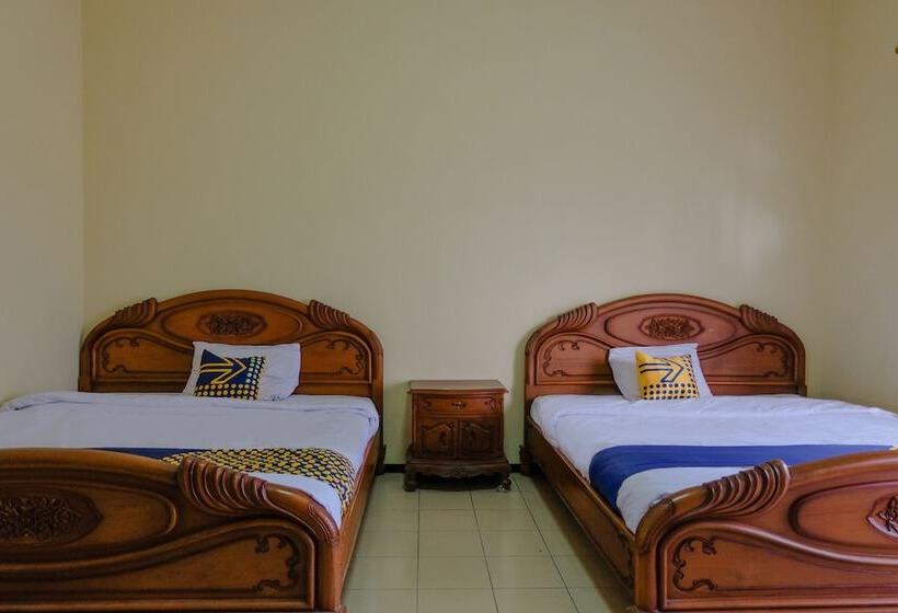 Отель Spot On 1767 Villa Anggur Panderman