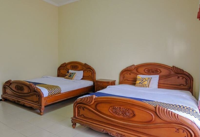 Отель Spot On 1767 Villa Anggur Panderman