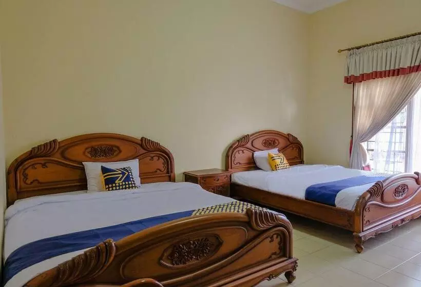 هتل Spot On 1767 Villa Anggur Panderman