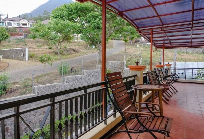 Отель Spot On 1767 Villa Anggur Panderman