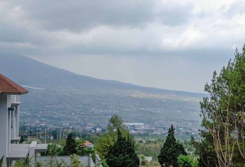 Отель Spot On 1767 Villa Anggur Panderman