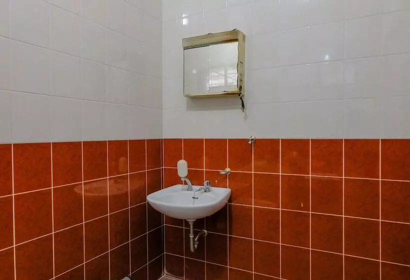 هتل Spot On 1767 Villa Anggur Panderman