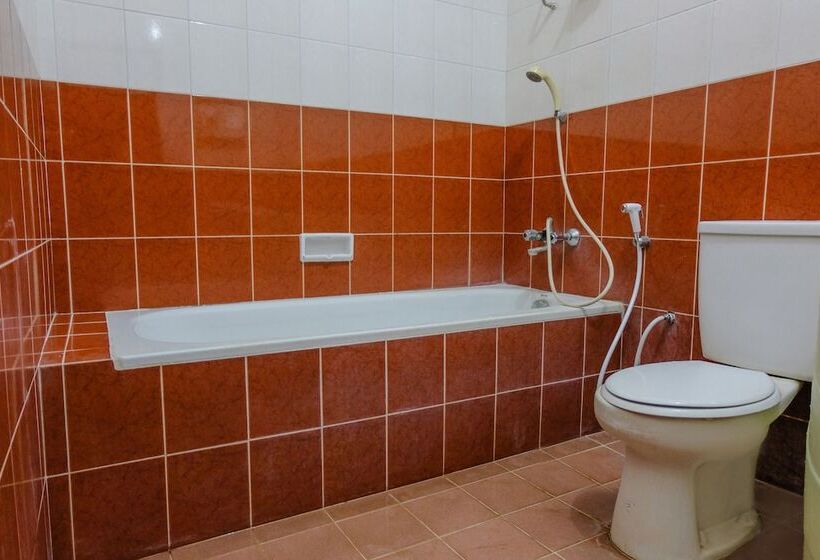 Отель Spot On 1767 Villa Anggur Panderman