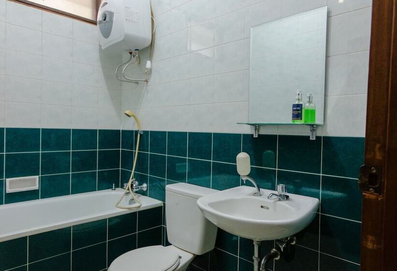 Отель Spot On 1767 Villa Anggur Panderman