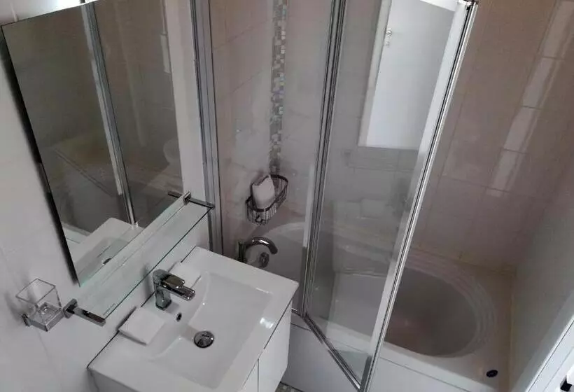 پانسیون Junior Suites Venezia